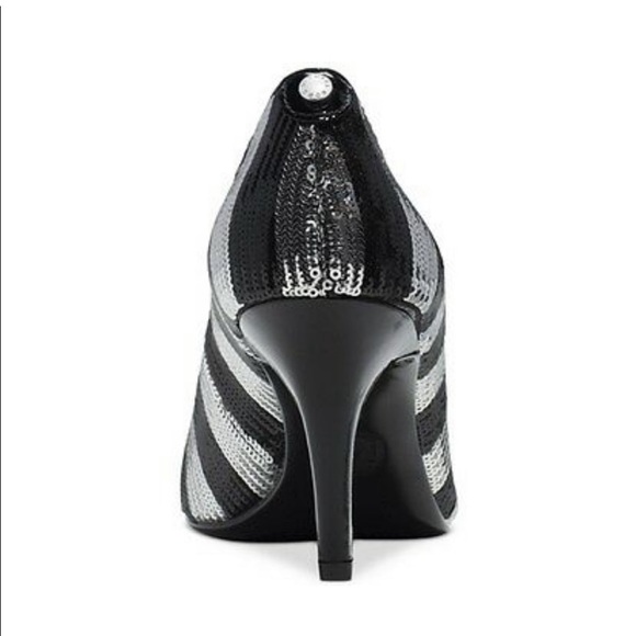 New sz 9.5 Micheal Kors Black & Silver Striped Sequin Pumps Heels - Picture 2 of 13